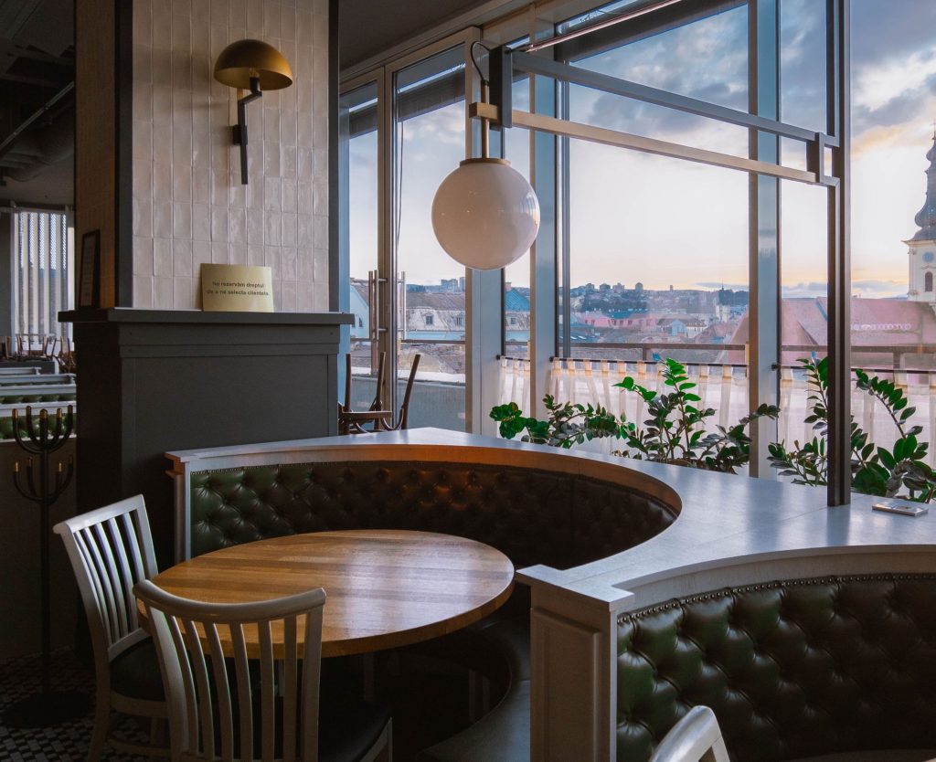 Restaurante con vista al paisaje